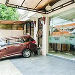 Audah Syariah Residence Mitra Reddoorz