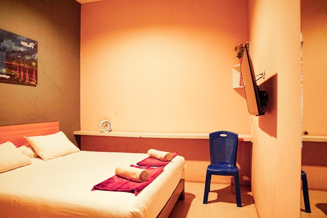 Audah Syariah Mitra Reddoorz 2* Surabaya