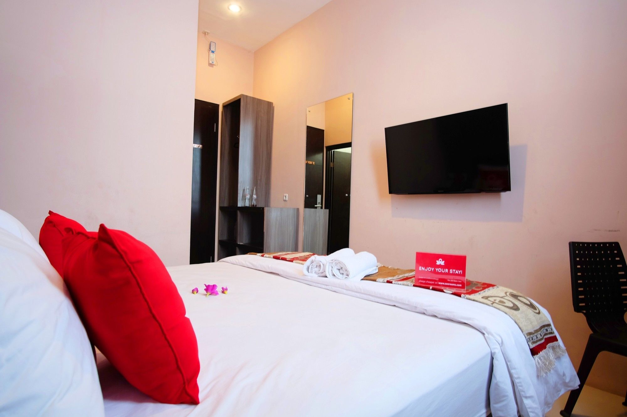 Hotel Audah Syariah Mitra Reddoorz Surabaya