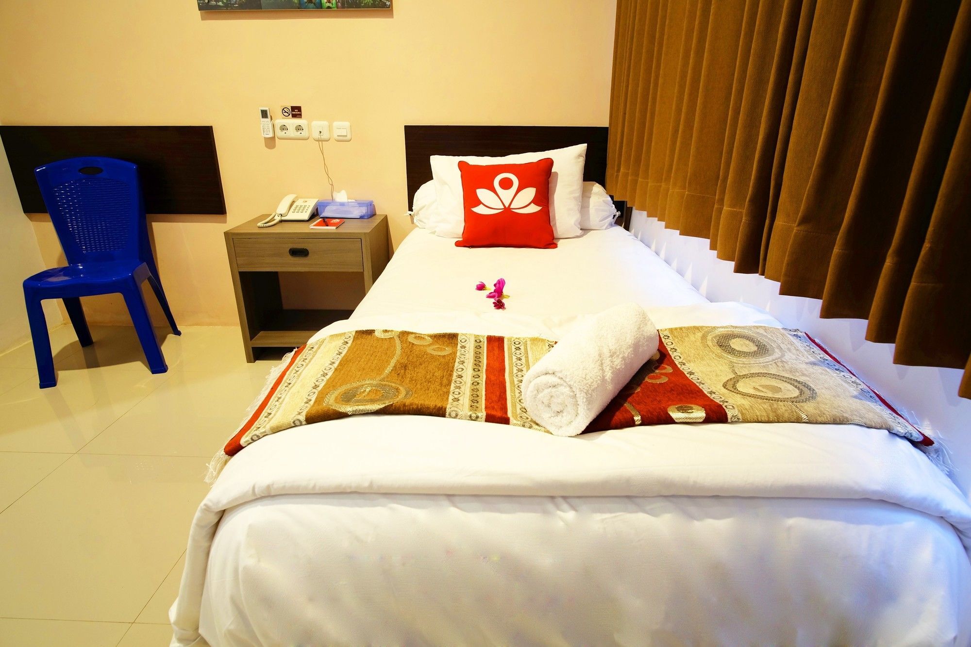 Audah Syariah Mitra Reddoorz 2* Surabaya