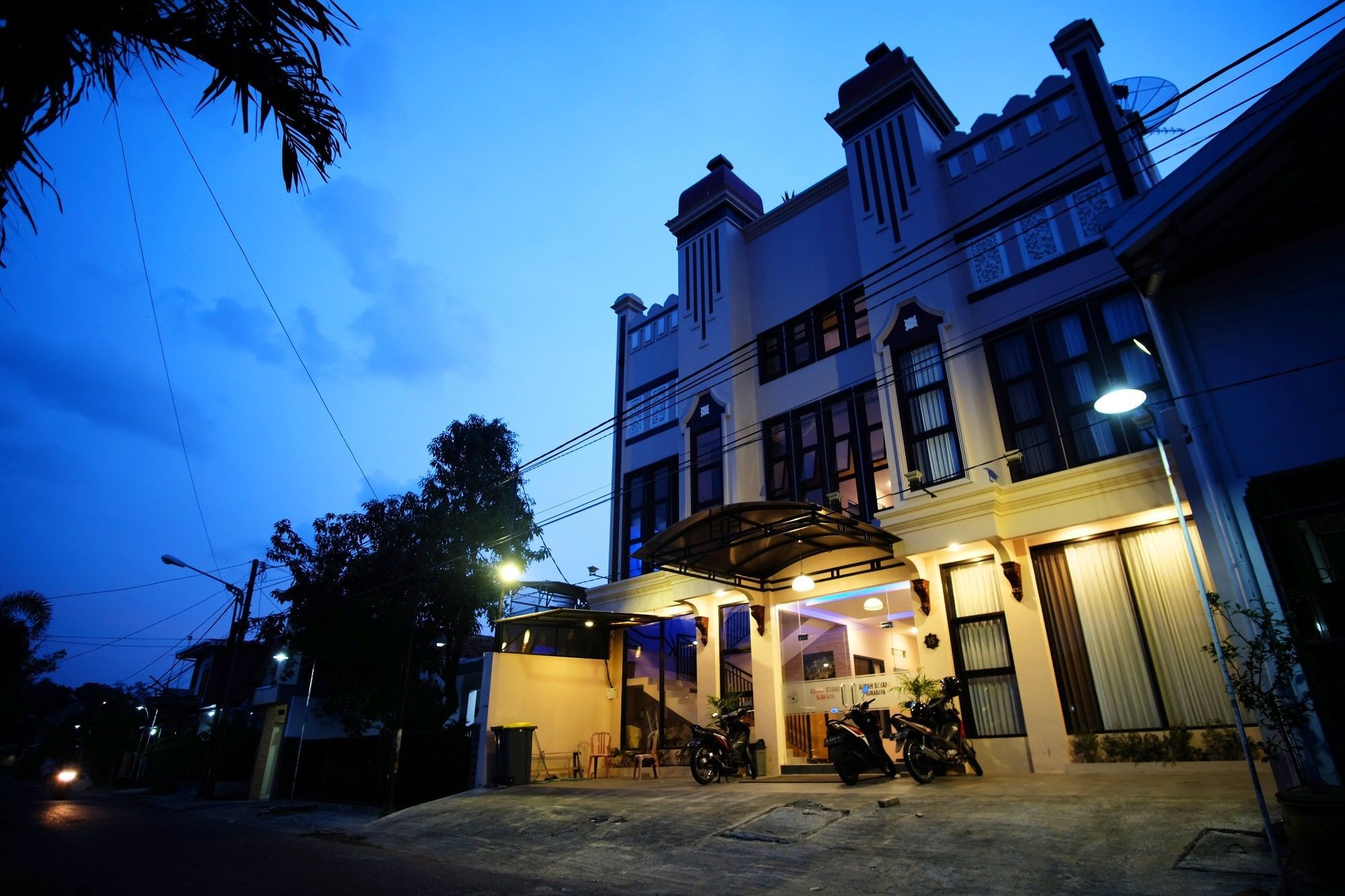Hotel Audah Syariah Mitra Reddoorz Surabaya