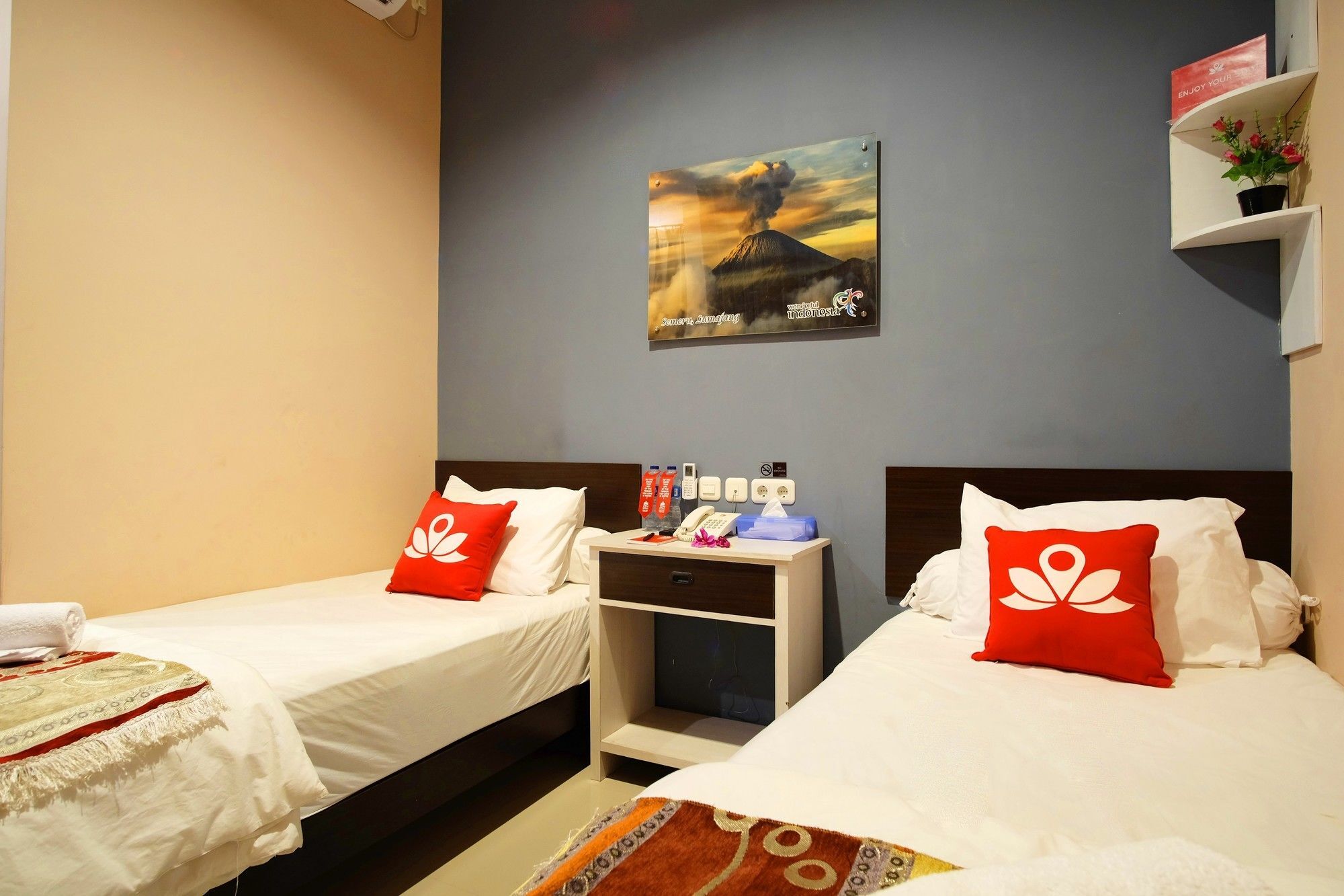 Audah Syariah Mitra Reddoorz 2* Surabaya